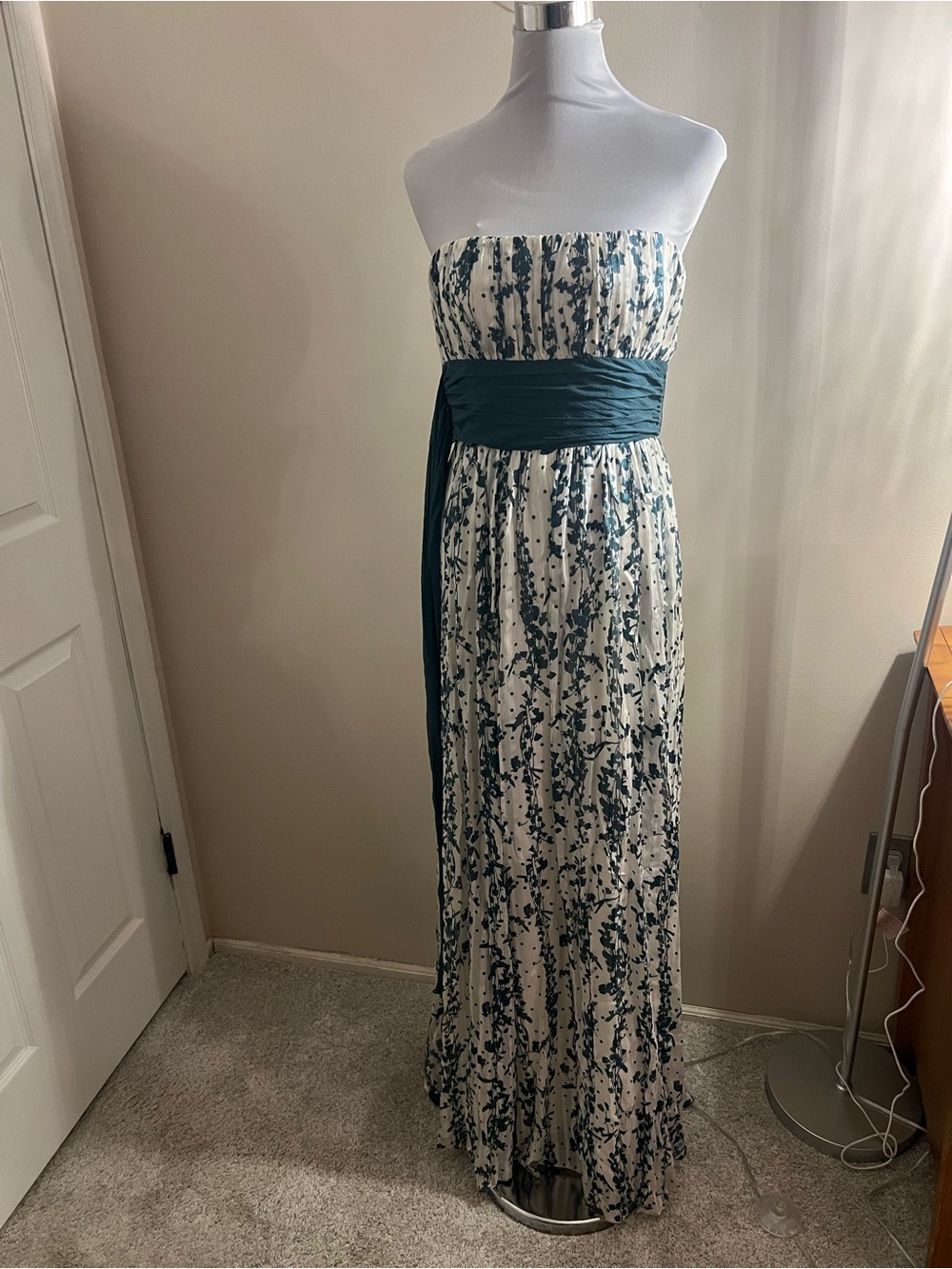 BCBGMaxAzria Teal and Cream Strapless Printed Maxi Dress. Size 8